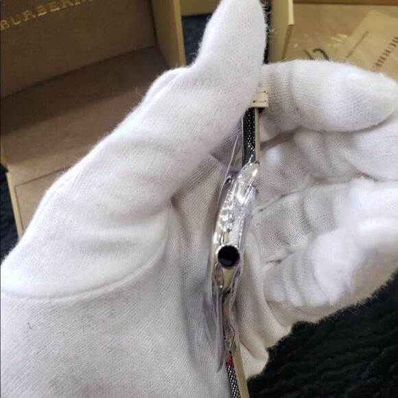 NIB Burberry Unisex Watch - Picture 4 of 7